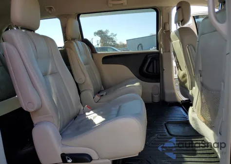 2013 Chrysler Town & Country Touring z USA, uszkodzony, nr VIN 2C4RC1BG7DR525955